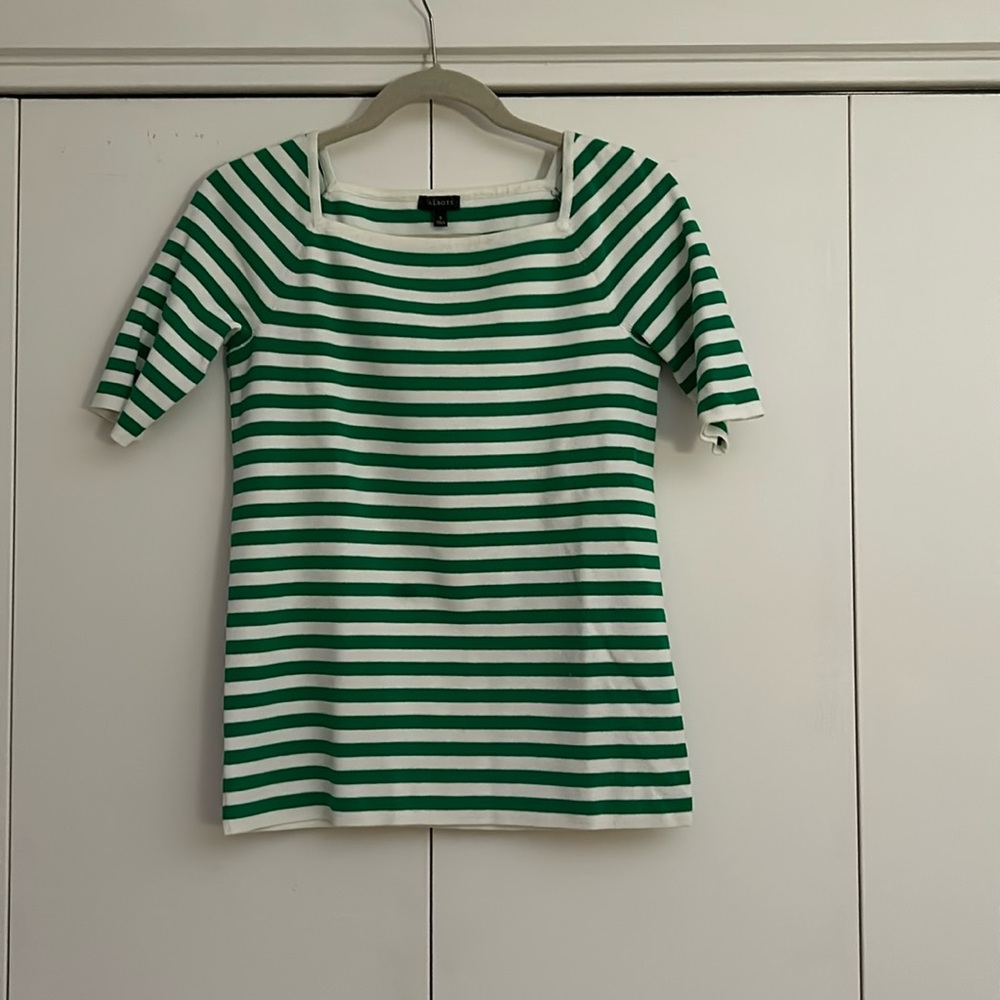 Cute squared neck Talbots knit sweater. Size S